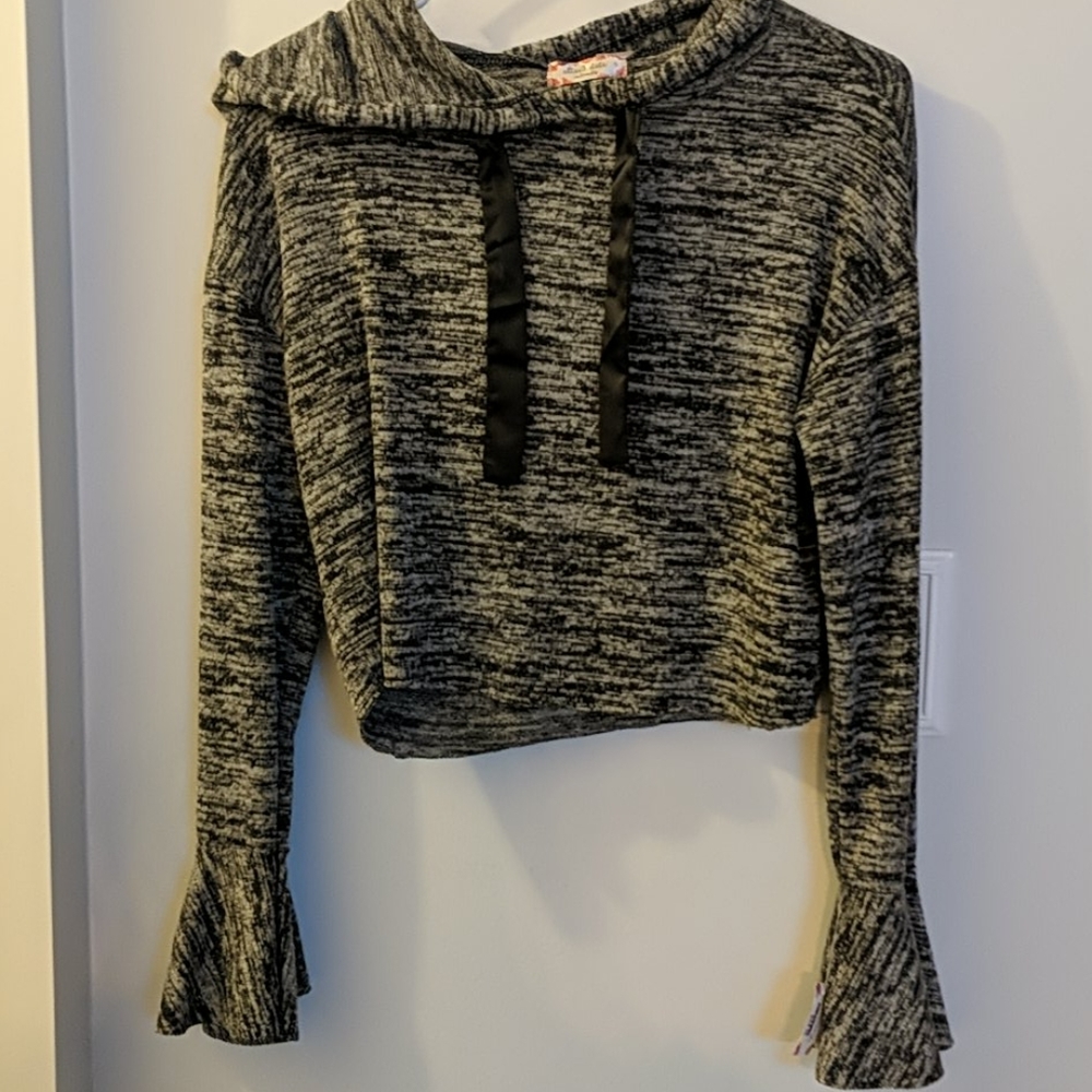😍😍😍 altar'd state crop top hoodie bell sleeve